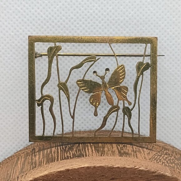 Vintage Rectangular Brass Panel Butterfly & Flower Cat Tails Brooch Pin - Picture 1 of 4